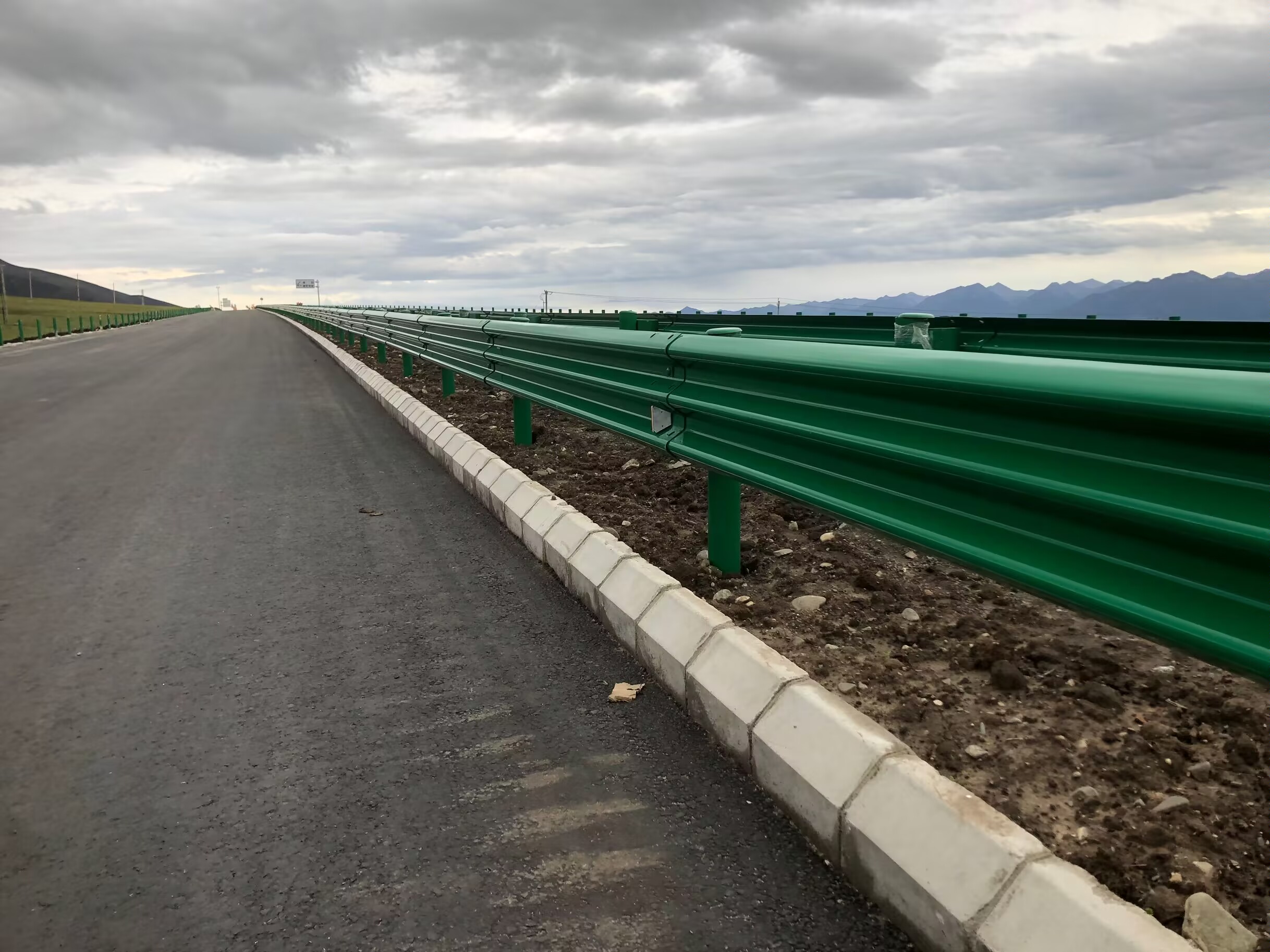 前锋区乡村公路波形护栏波形护栏板 - 推荐